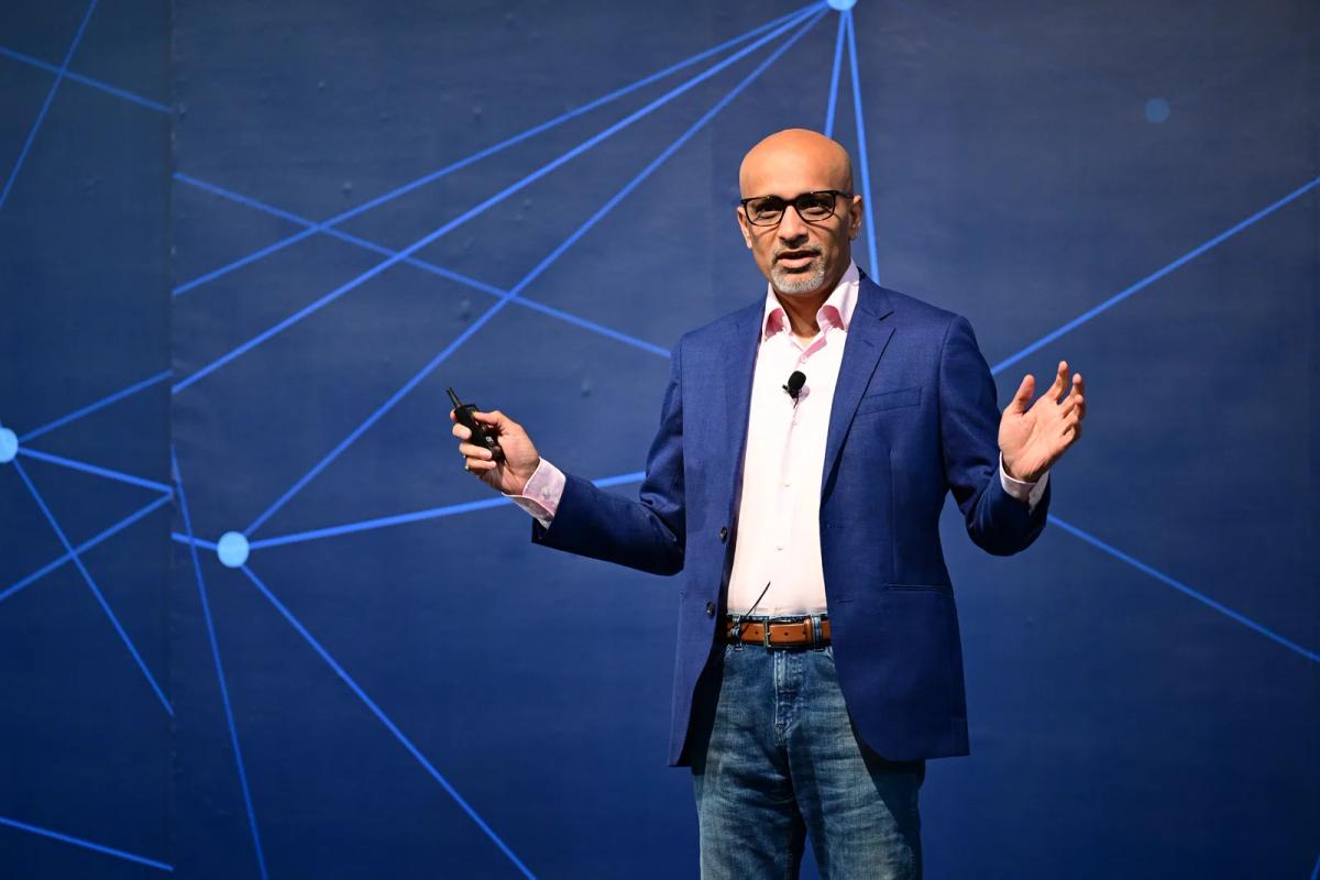 Ritesh Vajariya engaging with a keynote audience